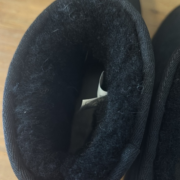 UGG Short Black Boots Size 6 Preowned - Picture 9 of 13
